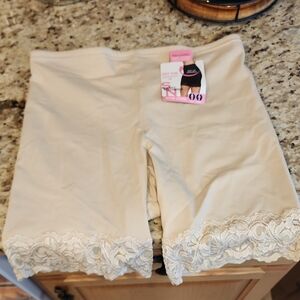 Maidenform Beige Lace Trim Boyshorts
